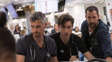 Ned Brower, enfermero en The Pitt... y en la vida real