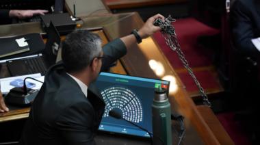 Reforma laboral: qué significa la cadena que le dejaron a Martín Menem en Diputados