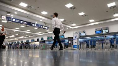 Gobierno, ATEPSA y EANA: el reclamo salarial que puede frenar los vuelos