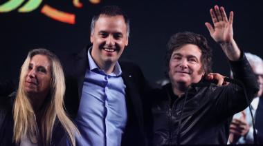 Milei sale a bancar a Adorni y vuelve a subir la apuesta contra la oposición