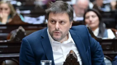 Leandro Santoro acusó a Milei de actuar en “modo barrabrava”