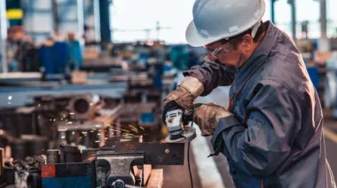 La UIA le respondió a Milei y pidió “respeto” para los empresarios en medio de la crisis industrial