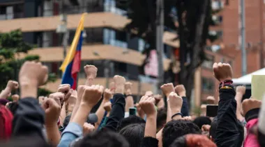 Rebelión juvenil en Bogotá: cómo amenaza a las élites políticas de Colombia