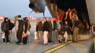 Evacuaciones masivas y vuelos suspendidos: el impacto global del conflicto con Irán