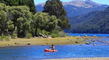 Vino, dinosaurios y LATAM: la jugada de Neuquén en Chile para ir más allá de Vaca Muerta
