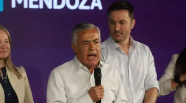 Mendoza: la verdad detrás de la celebración de Cornejo sobre el trabajo