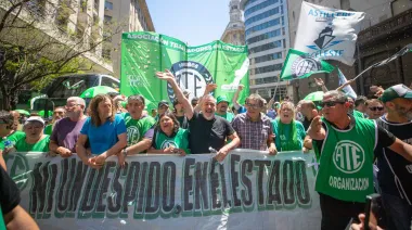 UPCN aceptó y ATE rechazó: así será la suba para estatales de Nación con bono de $40.000