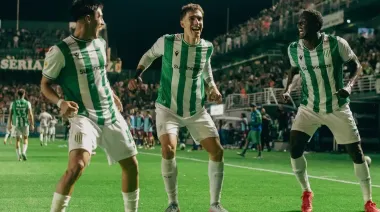 Cómo es la operación para que el delantero de Banfield, Rodrigo Auzmendi, pase a Lanús