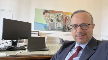 De Alberto a Milei: Aracre debuta en la TV Pública con un ciclo sobre economía liberal