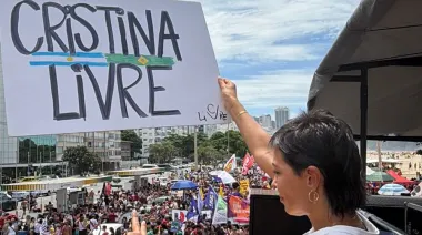 Mayra Mendoza reclamó en Brasil por la libertad de Cristina y buscó financiamiento para obras en Quilmes