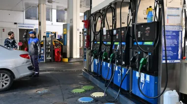 La nafta subió 7% en marzo: qué dijo el presidente de YPF sobre nuevas subas