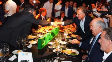 Macri y Kicillof compartieron mesa en la cena de Expoagro y dejaron una foto política inesperada