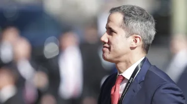 Juan Guaidó y la sombra de su fracaso llegan a Chile para el cambio de mando