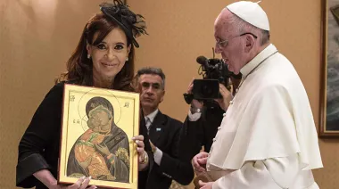 Del conflicto a la paz: cómo reaccionó el kirchnerismo ante la elección de Francisco