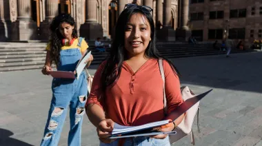 Educación femenina en alza: ¿por qué no se traduce en poder económico?