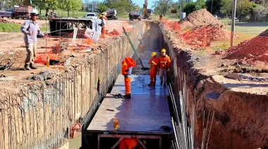 Obra millonaria frenada en una localidad de PBA: riesgo de inundación y reclamo a Milei