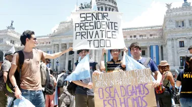 Cachetazo al piberío de Milei: el dato de desempleo que golpea al núcleo duro