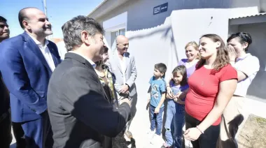Kicillof volvió a Bahía Blanca y cruzó a Milei por la obra pública