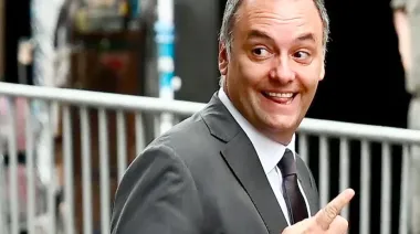 Escándalo Adorni: denuncian casa no declarada y crece la polémica