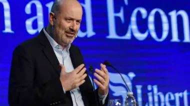 Sturzenegger, duro en X contra la “extorsión municipal”