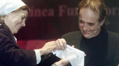 Serrat, lluvia en Ferro y vigilia de 30.000 personas: el 24 de marzo de 2001