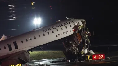 Grave choque aéreo en Nueva York: dos muertos y fallas bajo la lupa