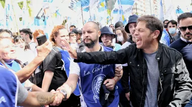 Otro 24 de marzo: Kicillof marchaba con La Cámpora y Larroque "limaba" a Alberto
