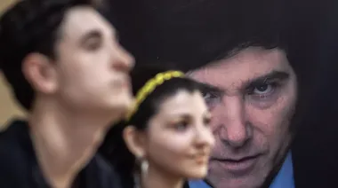 Impactante derrumbe de Milei en el apoyo joven: qué sector lo compensó