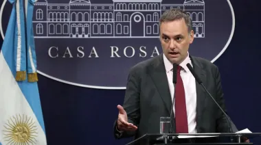 Tras las denuncias, Adorni salió a defender su patrimonio con un mensaje duro