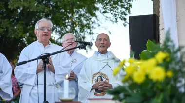 El padre Horacio Fasce y una trayectoria que trasciende generaciones en Domselaar