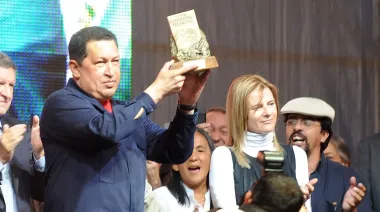 A 15 años del polémico premio a Hugo Chávez en La Plata: qué dijo sobre Cristina
