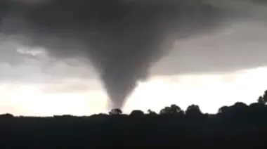 Un tornado provocó graves destrozos en el sur de Santa Fe