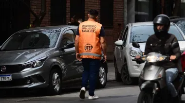 Naranjitas en Córdoba: qué cambia con la ley de Llaryora contra cuidacoches