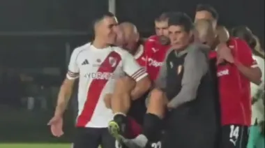 Grave lesión del Kun Agüero en el Senior de Independiente