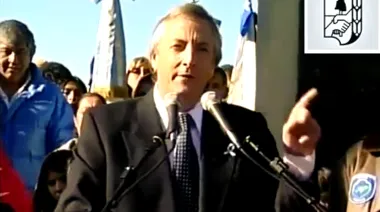 Néstor Kirchner y su primer acto por Malvinas: qué dijo desde Tierra del Fuego