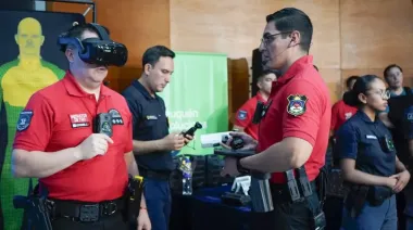 Neuquén, pionera en Argentina: cómo funcionan las Taser 10 que presentó Figueroa