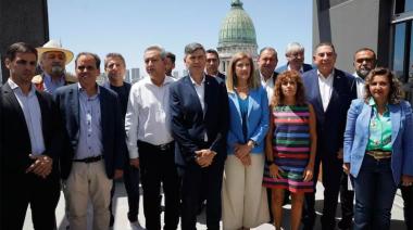 Milei mira de reojo: intendentes avanzan con una cumbre por fondos