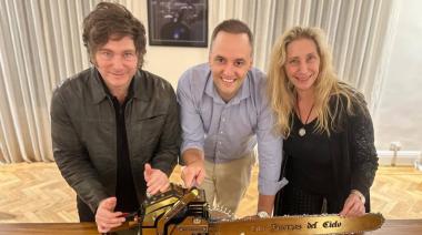 Milei sostiene a Adorni y queda atrapado en la interna que erosiona su gobierno