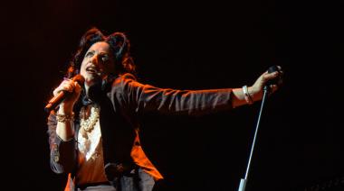 Marilina Bertoldi versión Evita y Dillom metalero: la noche explosiva del Nueva Sur