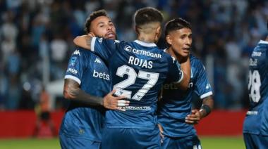 Sin Maravilla ni Carboni, Racing se floreó en Tucumán y goleó 3-0