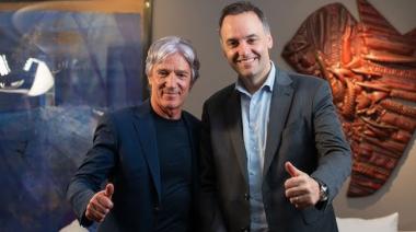 Llamados en vivo y pagos en efectivo: el testimonio que complica a Adorni