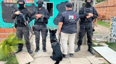 El perro que encontró lo que buscaba la policía: 400 dosis de cocaína y cuatro detenidos en Rosario