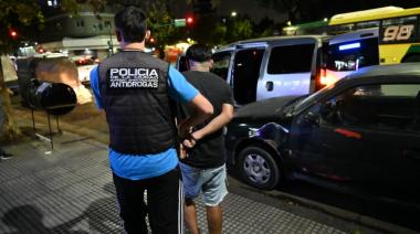 Operativo de saturación en Balvanera: detenidos, y secuestro de drogas y armas blancas