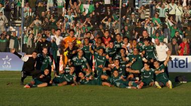 Luego de 107 años, el Racing de Cavenaghi se consagró campeón del Apertura en Uruguay