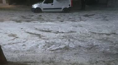 Temporal en Río Tercero: granizo y ráfagas de 80 km/h causaron graves destrozos