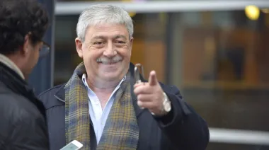 Buzzi contra Caputo: “Las patadas en el culo las debería recibir él por inepto”