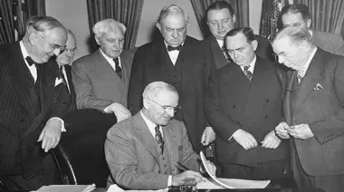 Plan Marshall: el 2 de abril que redefinió cómo salir de una crisis