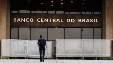 Brasil y Chile bajan tasas, pero algo frena la recuperación regional