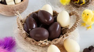 Pascua 2026: el cacao baja, pero los huevos de chocolate siguen caros