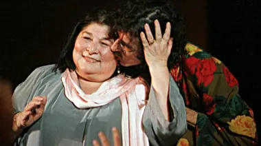 De homenaje a controversia: la historia de Radio Nacional Mercedes Sosa